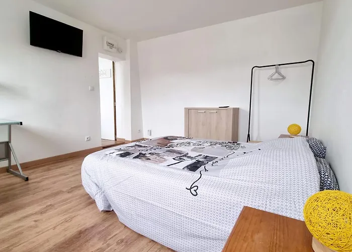 - Le Petit Château Avesnois - Tv - Wifi - Sdb Privée - Cuisine Partagée